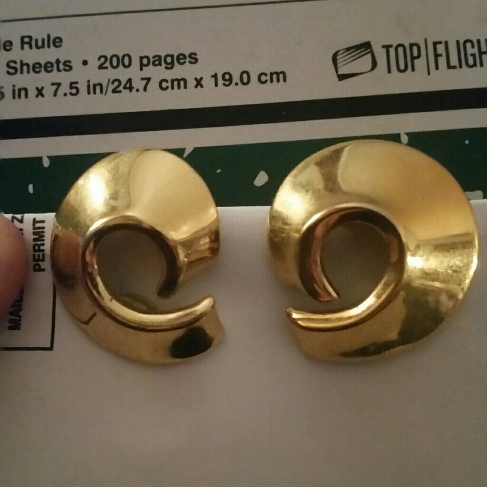 Vintage Avon Gold Clip On Earrings